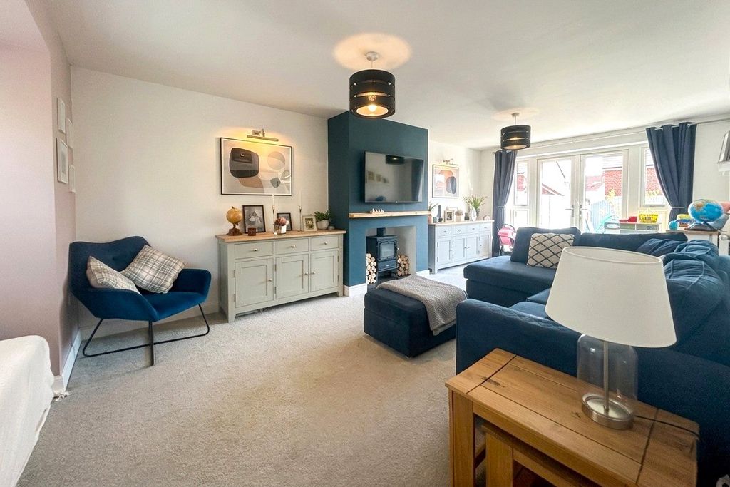 Additional image 2 of 5 bed detached house for saleViney Close, Hook, Hampshire RG27