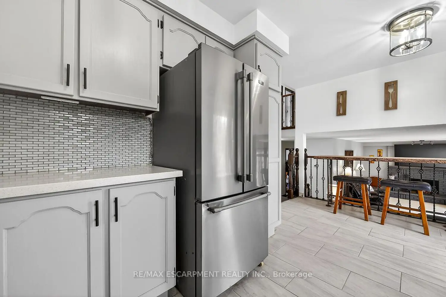 56 Hummingbird Lane photo 3