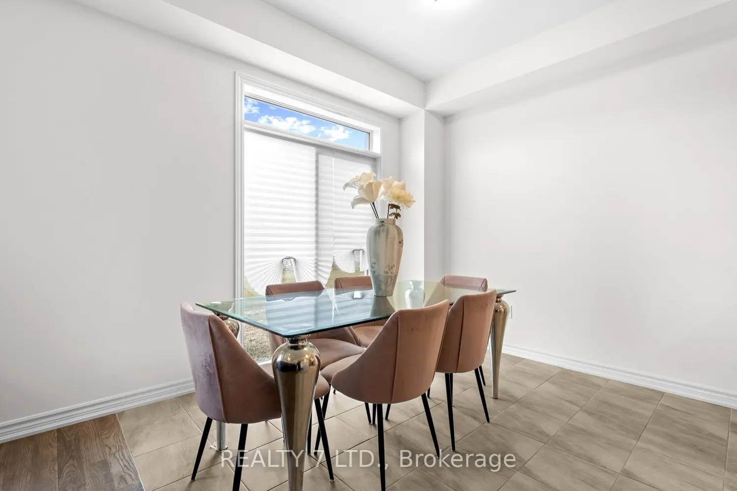 32 Hillcroft Way photo 2