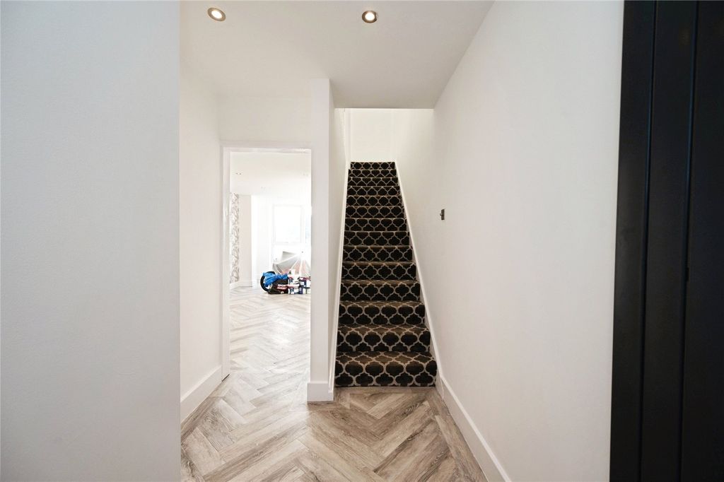 Additional image 12 of 2 bed maisonette for saleCreek Road, Hayling Island, Hampshire PO11