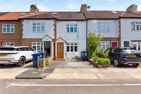 Sherwood Terrace, London N20