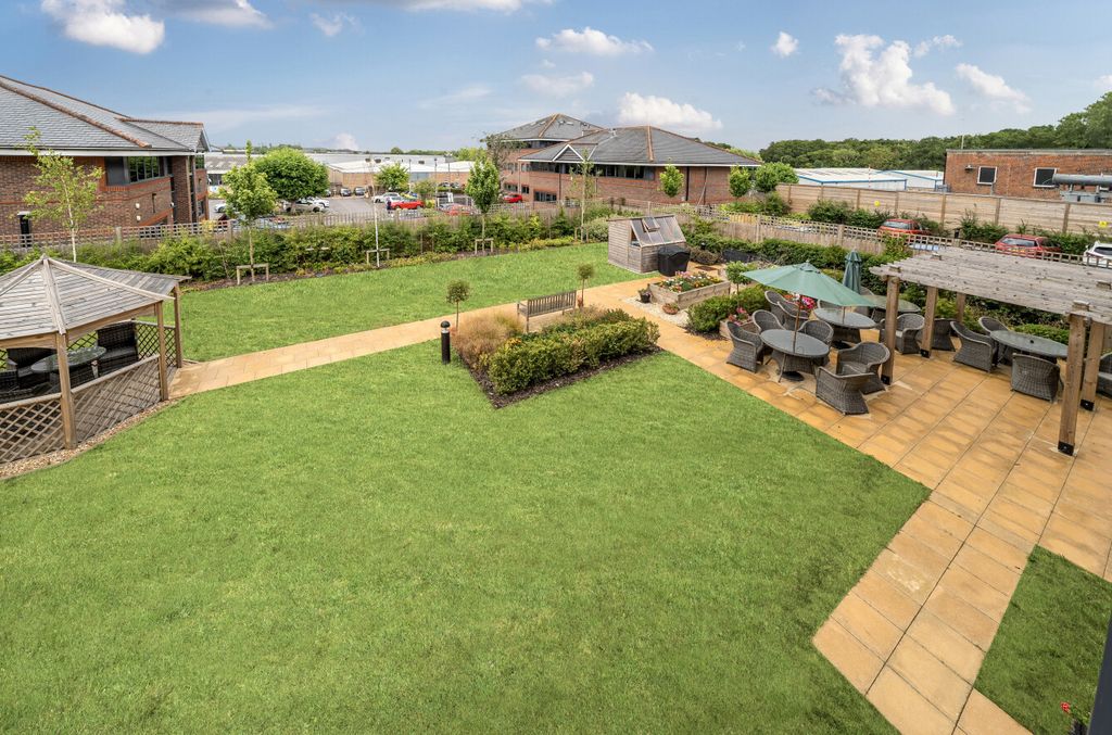 Additional image 13 of 1 bed flat for saleStation Road, Hook, Hampshire RG27