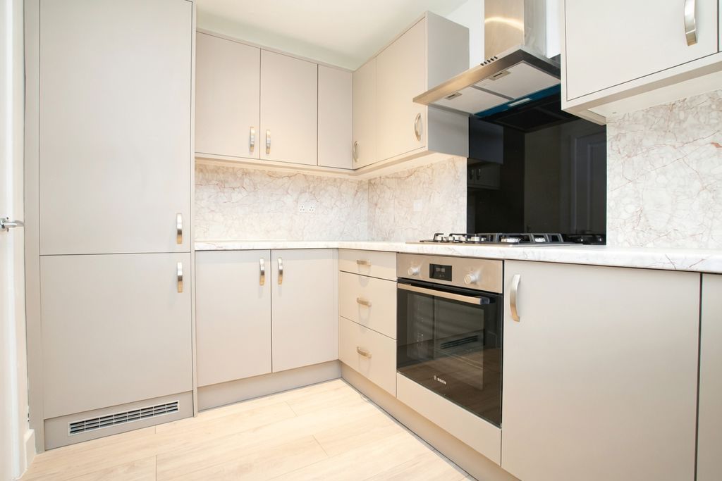 Additional image 9 of 3 bed flat for saleRye Road, Hoddesdon EN11