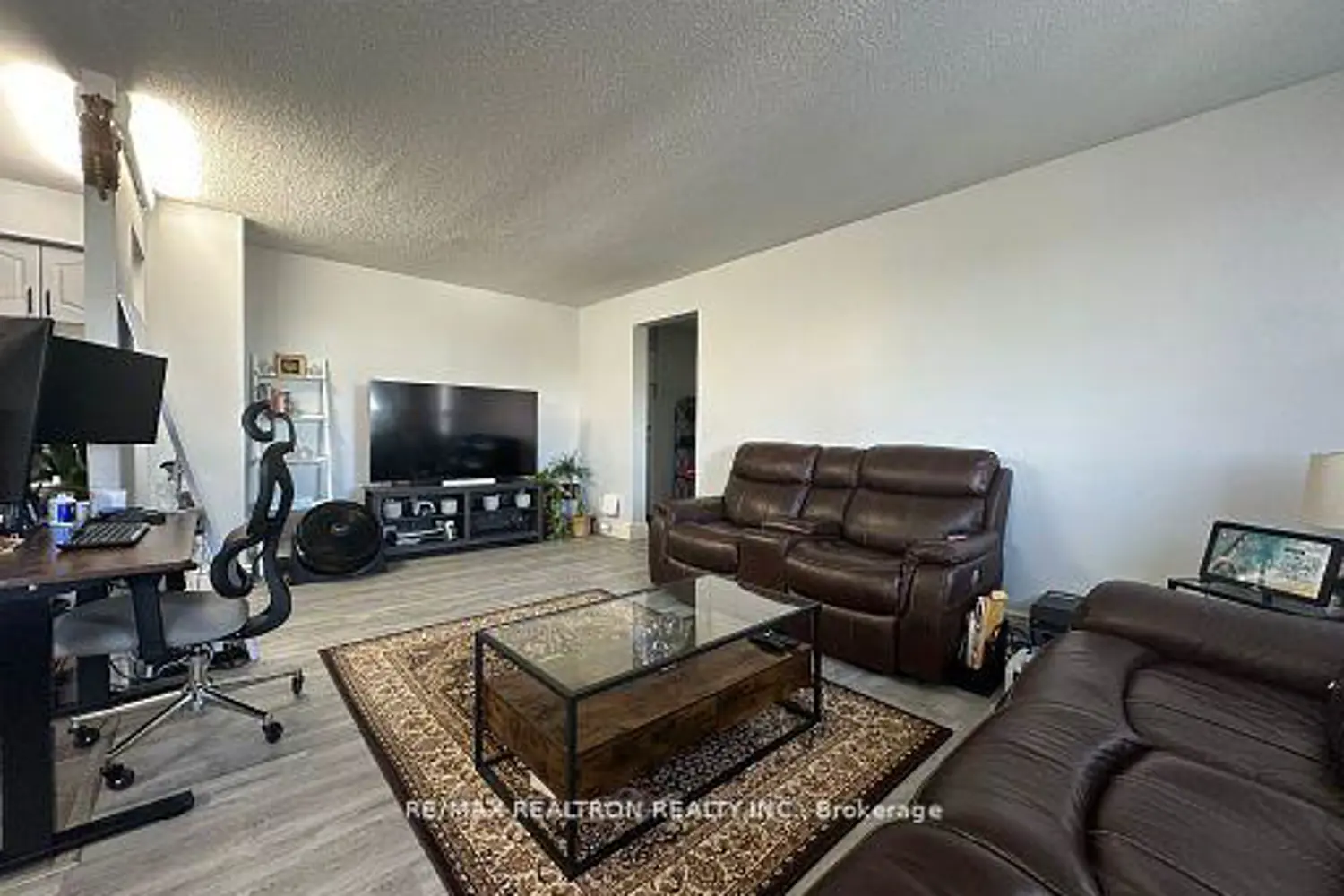 100 Leeward Glenway 1401 photo 5