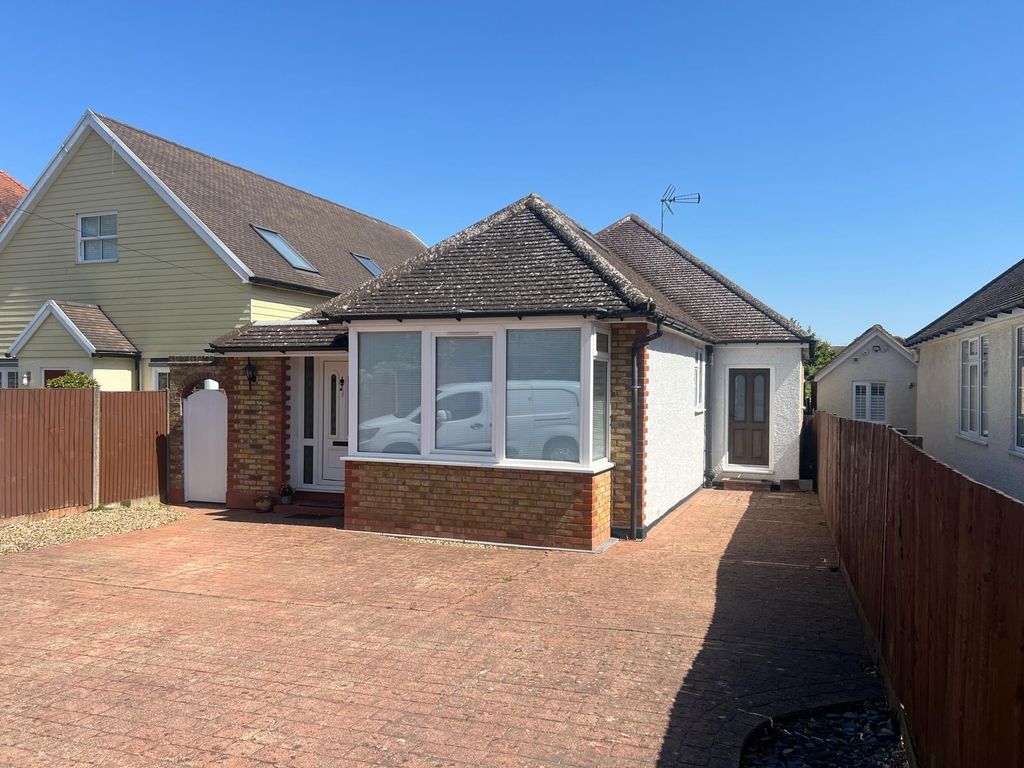 5 bed detached bungalow for saleWare Road, Hoddesdon EN11