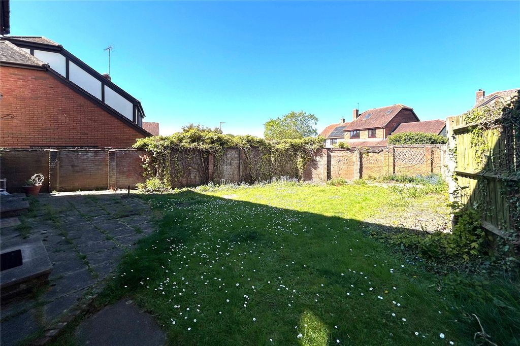 Additional image 8 of 4 bed detached house for saleDriftway Road, Hook, Hampshire RG27