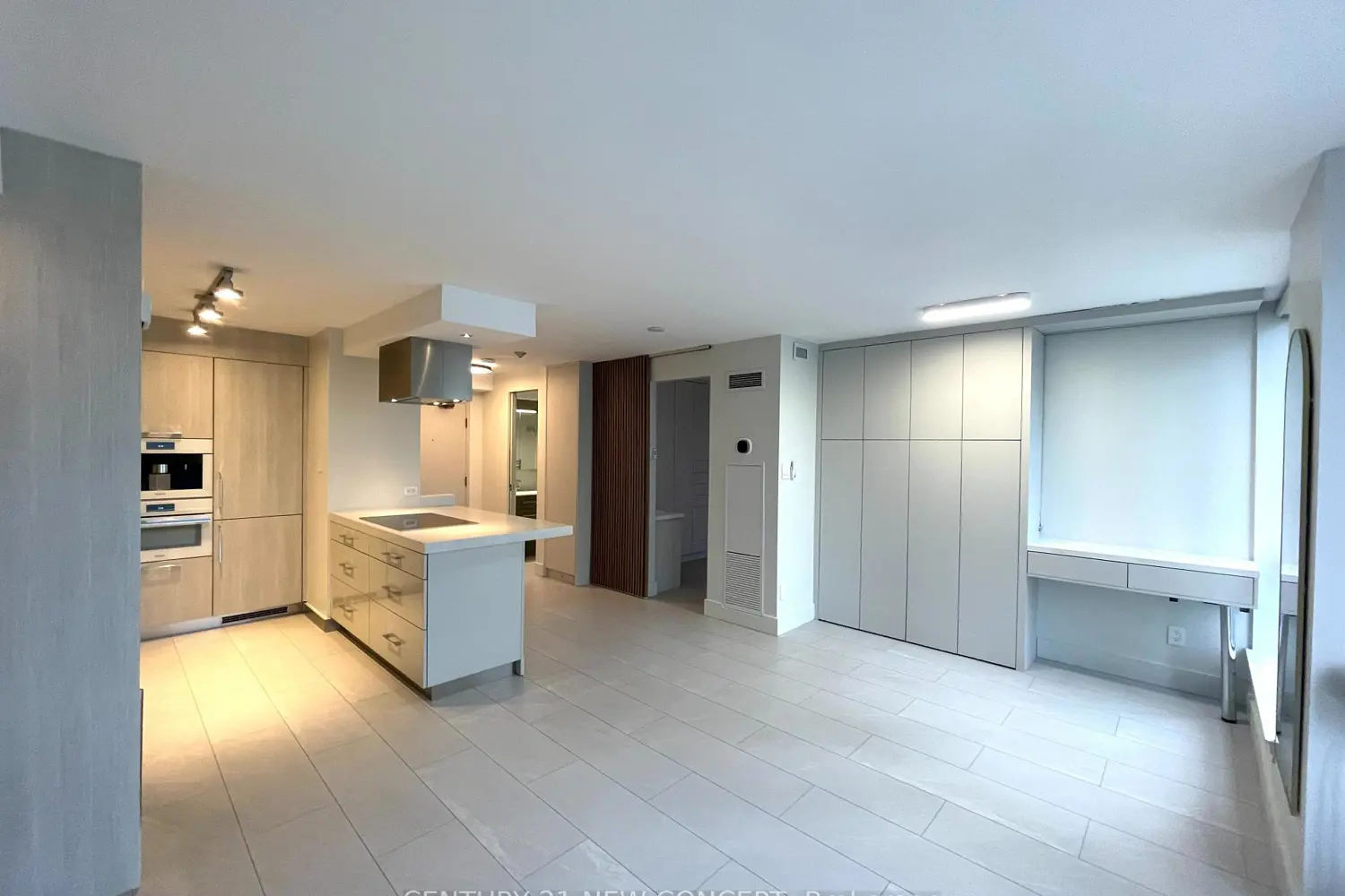 40 Scollard Street 1508 photo 3