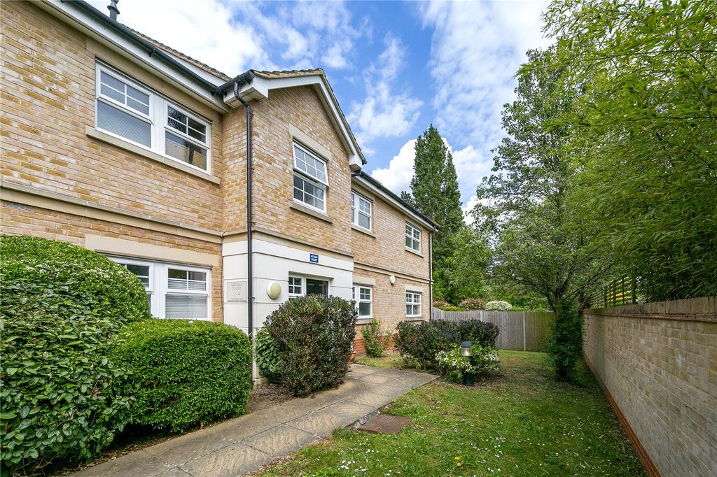 2 bed flat for saleAzalea Court, Hampton TW12