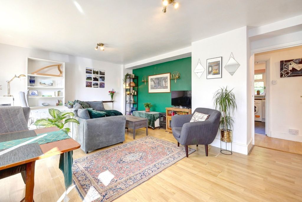2 bed flat for saleMutton Hall Hill, Heathfield TN21 photo 5