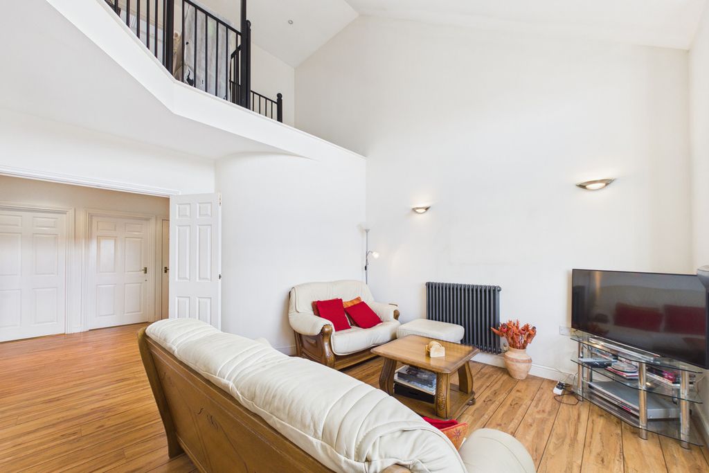 Additional image 2 of 3 bed flat for saleStephenson Wharf, Hemel Hempstead HP3