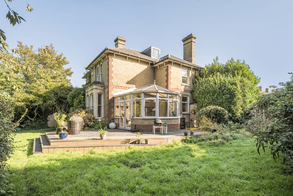 Additional image 18 of 4 bed detached house for saleKnox Road, Havant PO9