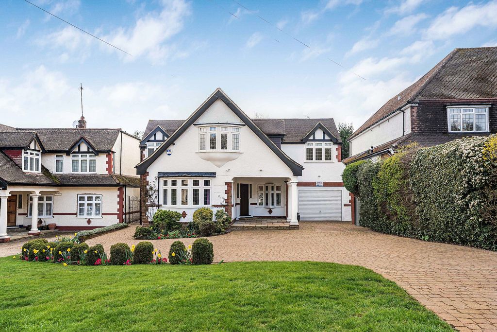 4 bed detached house for saleGeorges Wood Road, Brookmans Park, Hatfield AL9