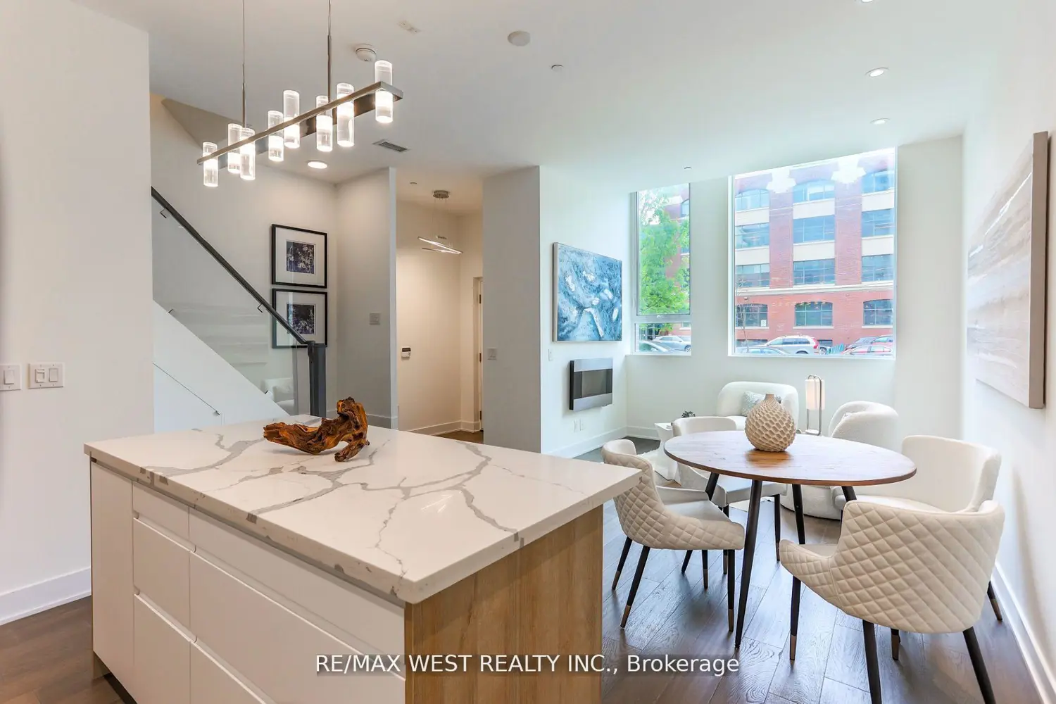 508 Wellington Street Th02 photo 3