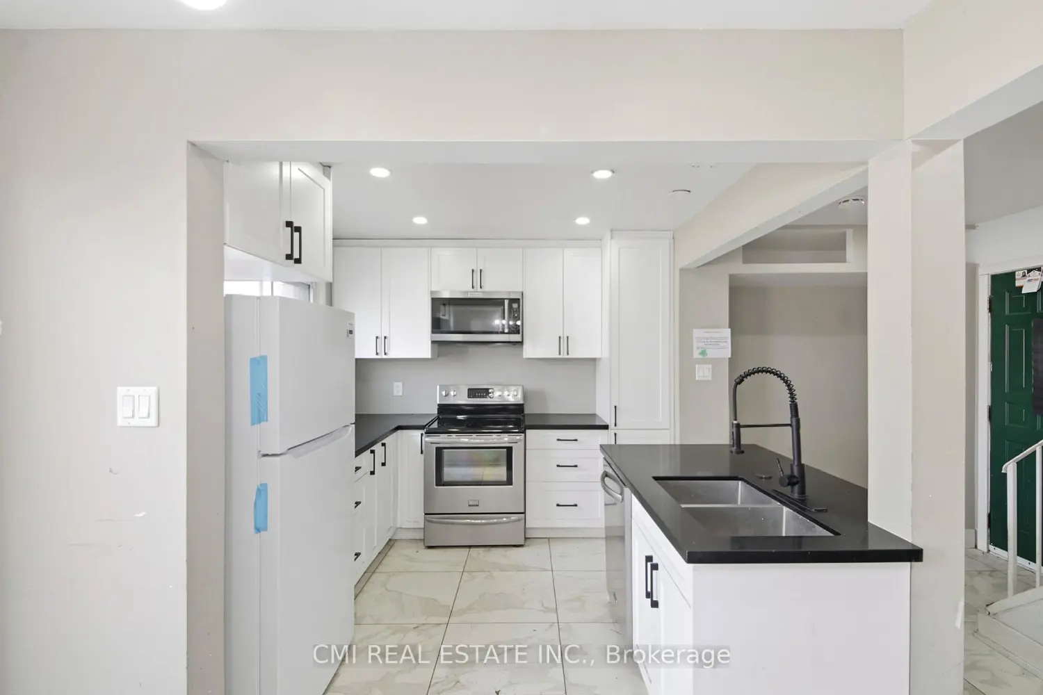 8 Huronia Court photo 5