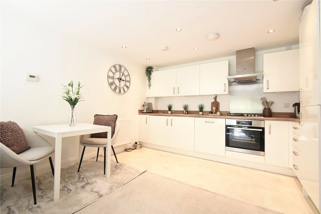Additional image 3 of 2 bed flat for saleCarter Court, Hook, Hampshire RG27