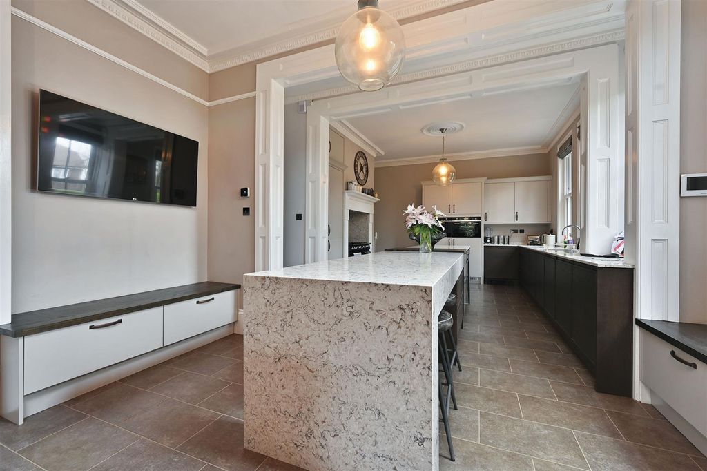 5 bed detached house for saleOld Roar Road, St. Leonards-On-Sea TN37 photo 2