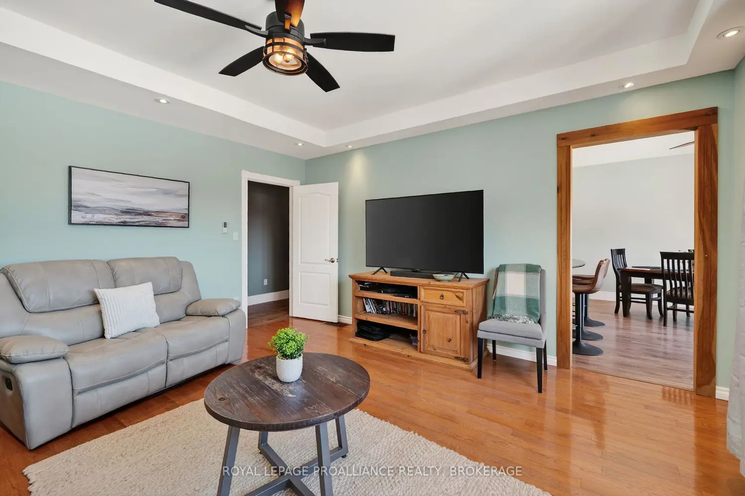 27 Collins Drive photo 5