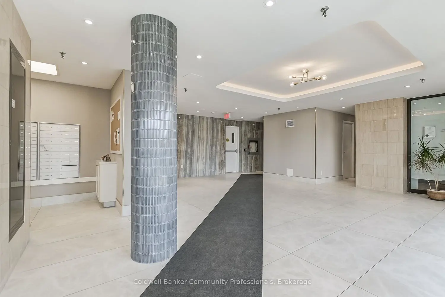 3845 Lake Shore Boulevard 804 photo 2