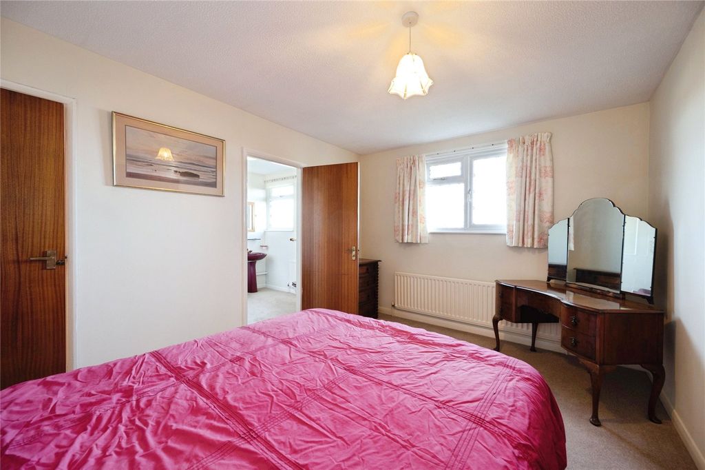 Additional image 14 of 4 bed detached house for saleMarine Walk, Hayling Island, Hampshire PO11