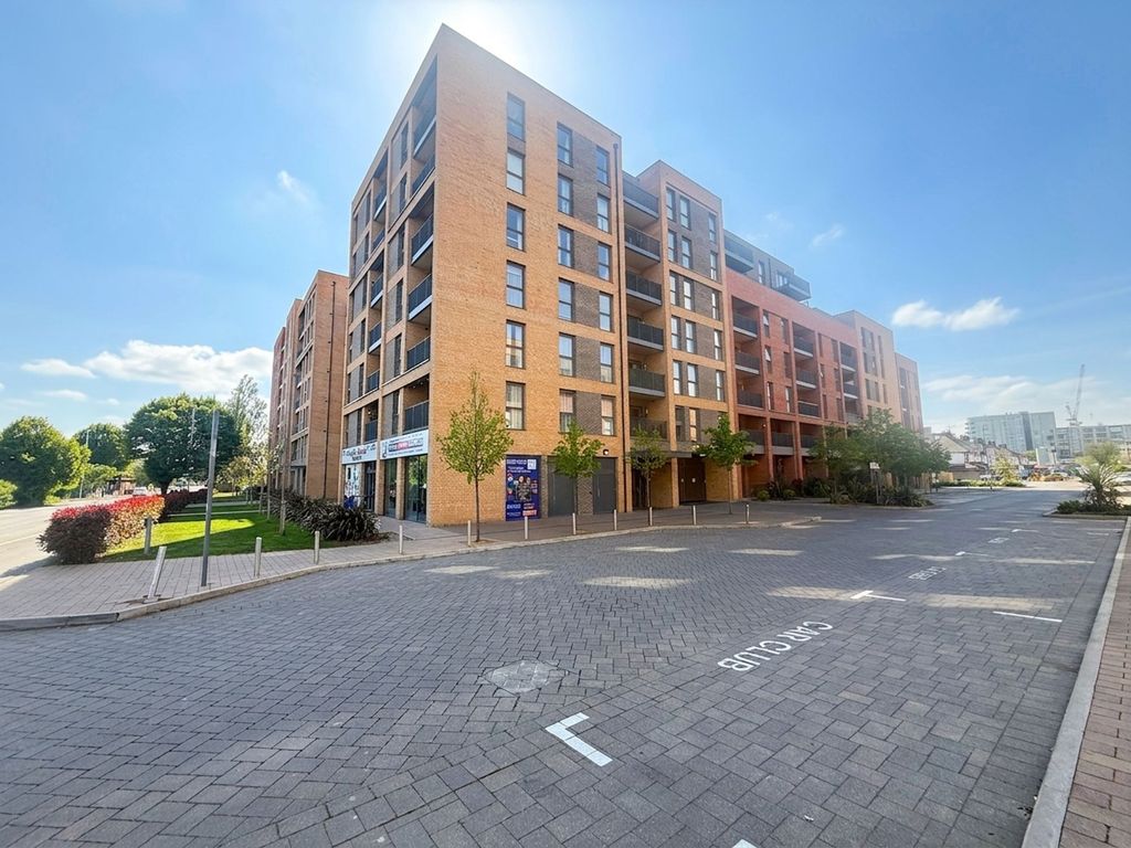 3 bed flat for saleChailey Place, Mortise House UB3