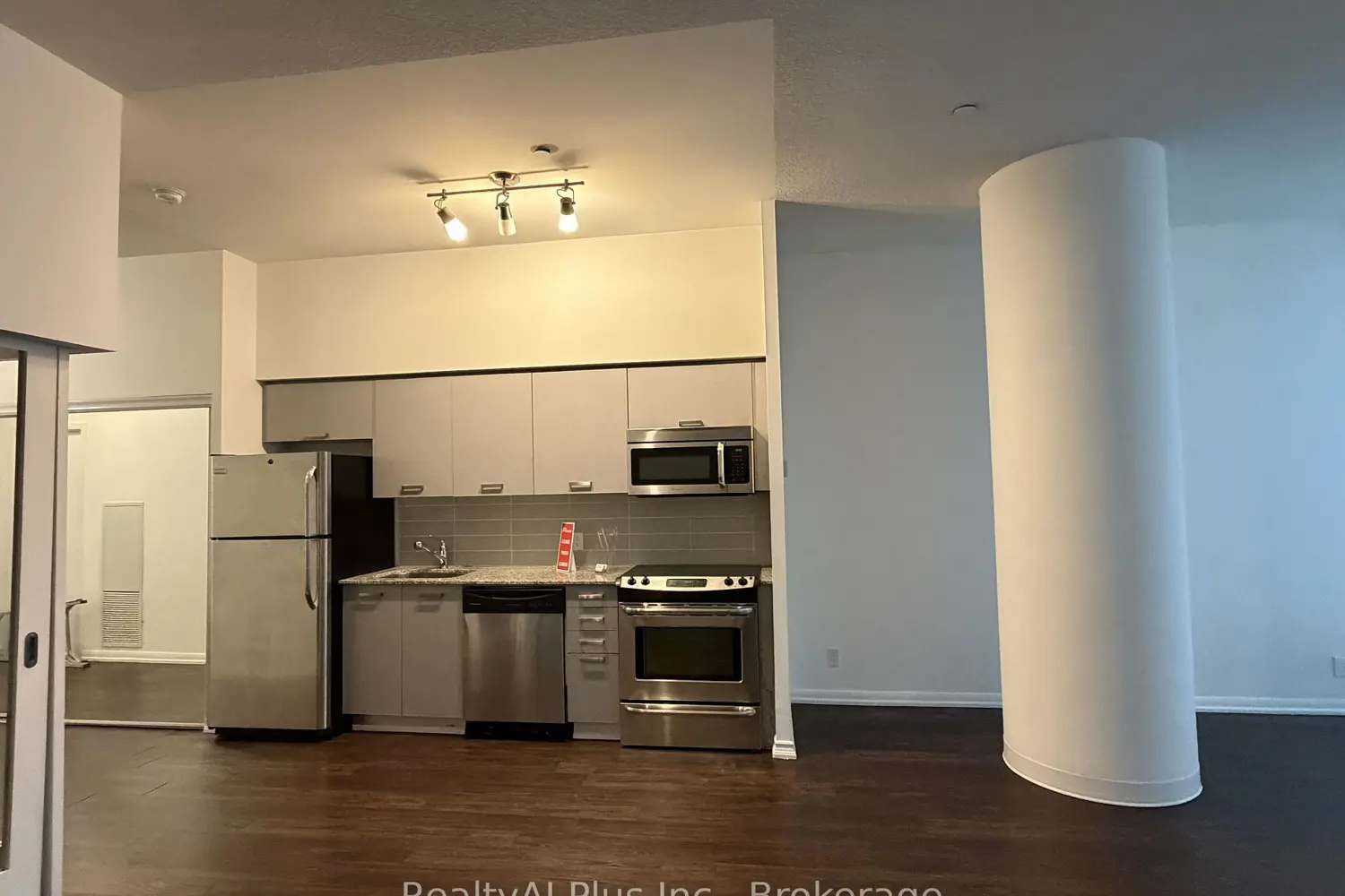 832 Bay Street 213 photo 5