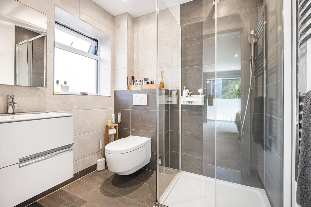 Additional image 27 of 3 bed detached house for saleFlint Close, Rotherfield Greys, Henley-On-Thames RG9