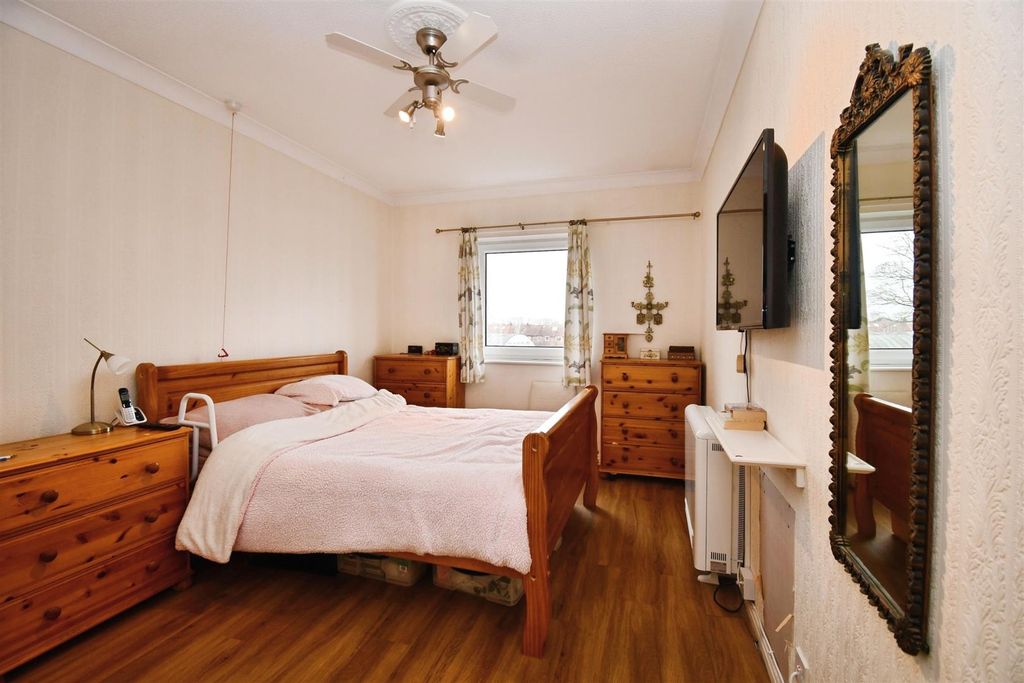 Additional image 7 of 2 bed flat for saleAlbion Court, Anlaby Common, Hull HU4