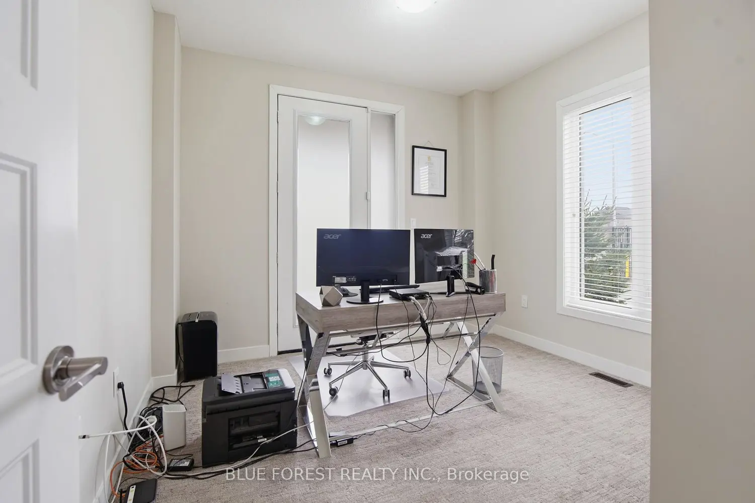 933 Sarnia Road photo 5