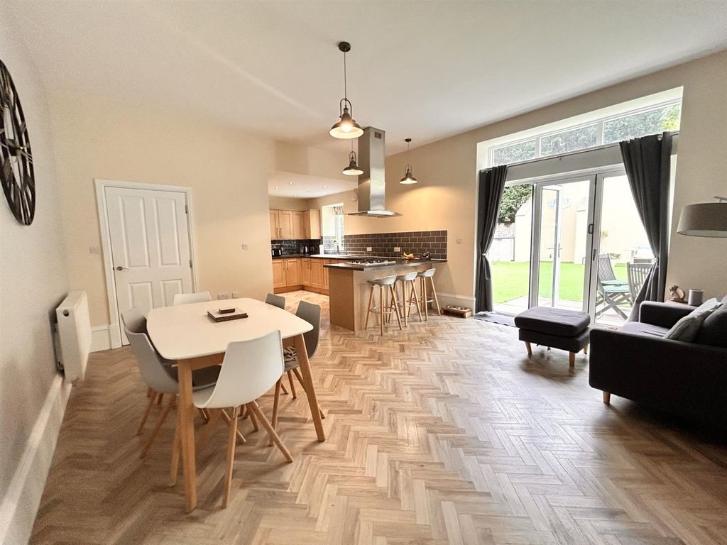 Additional image 11 of 4 bed semi-detached house for saleLinden Road, Halifax HX3