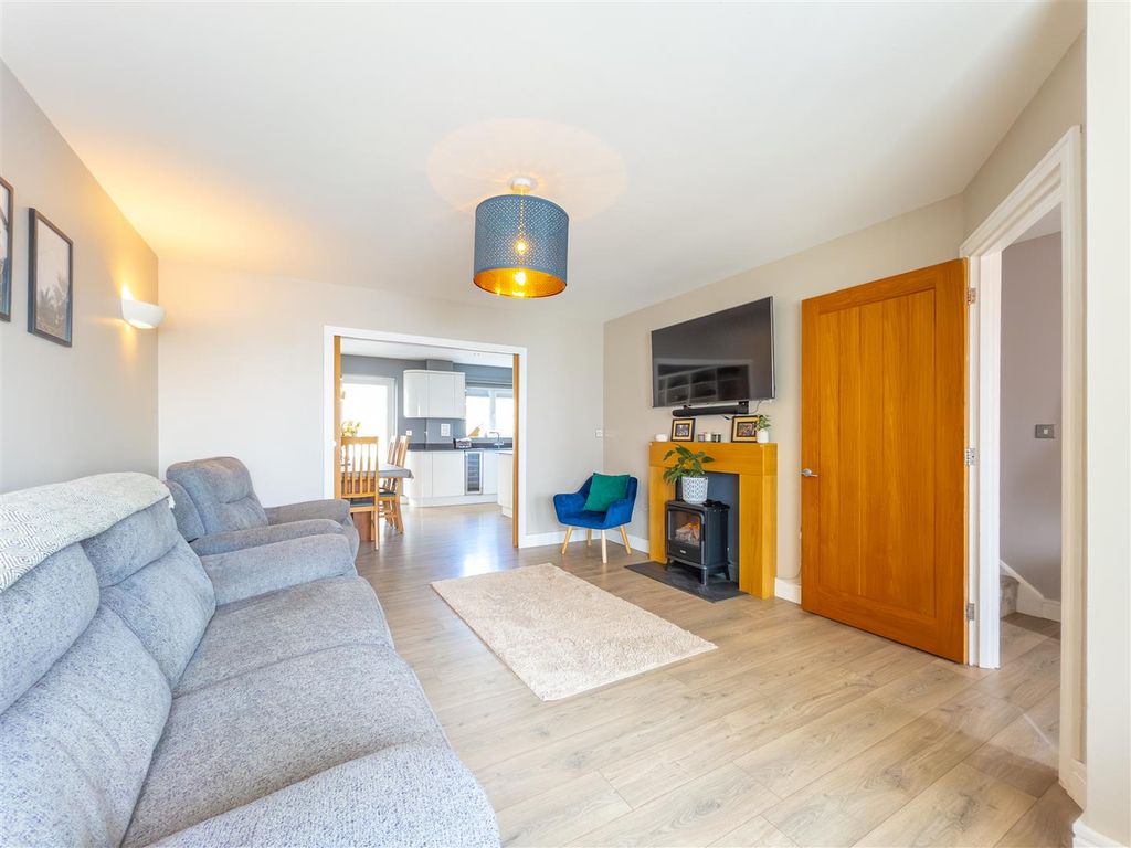 4 bed detached house for saleHellis Wartha, Helston TR13 photo 4