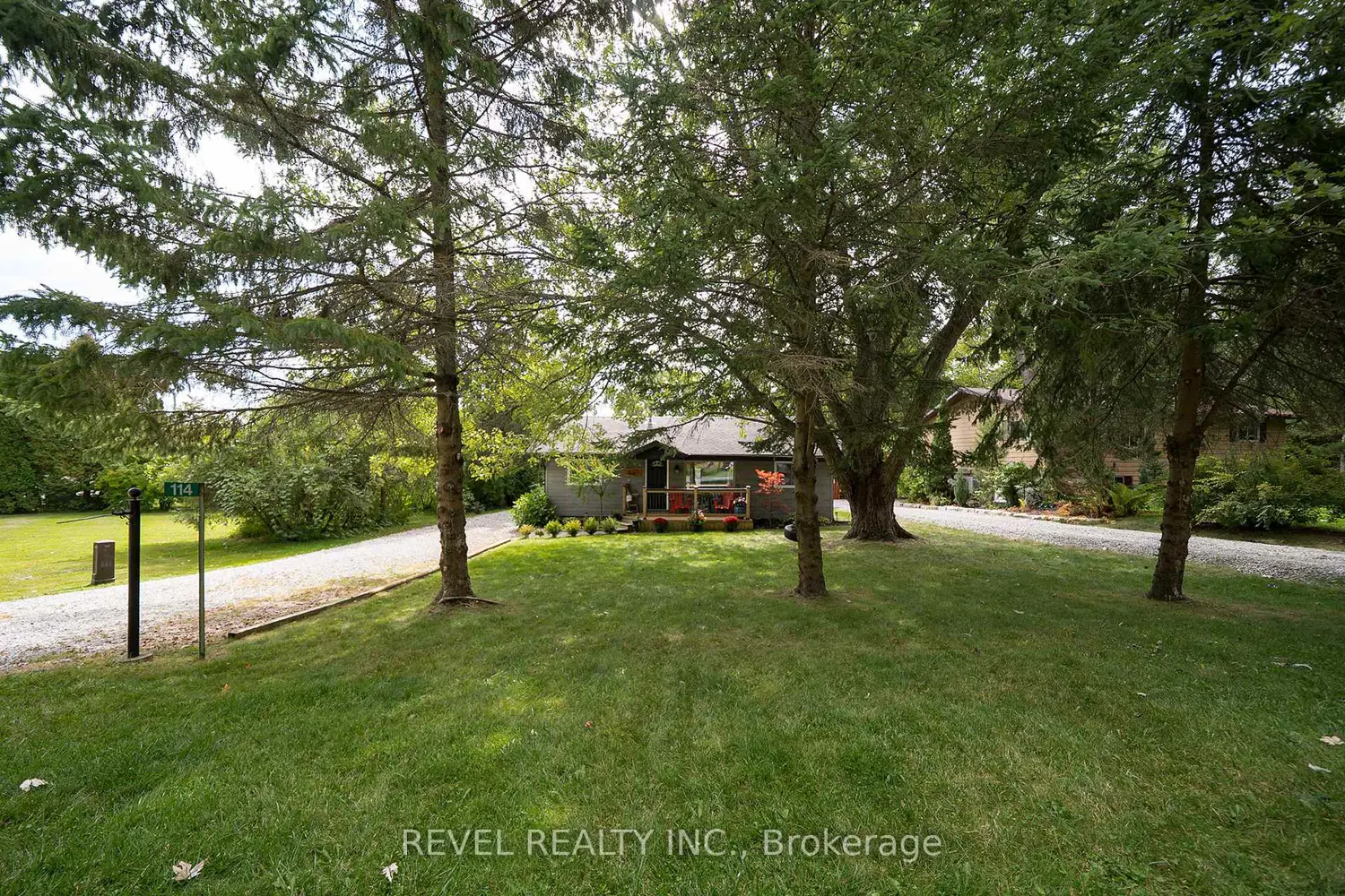 114 Hillview Crescent