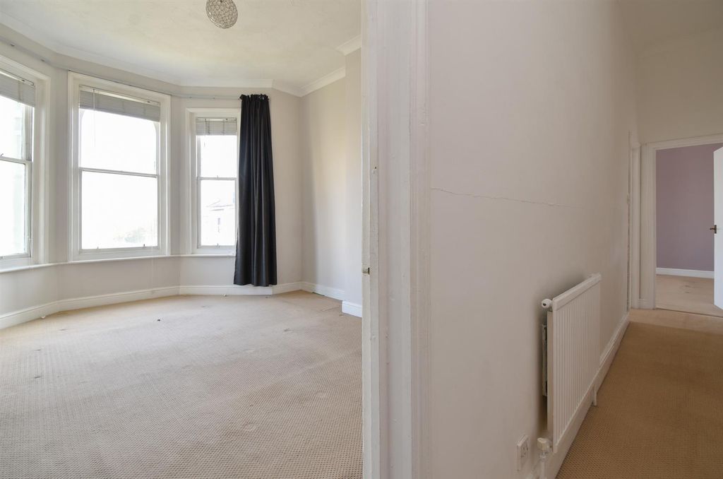 2 bed flat for saleCarisbrooke Road, St. Leonards-On-Sea TN38 photo 5