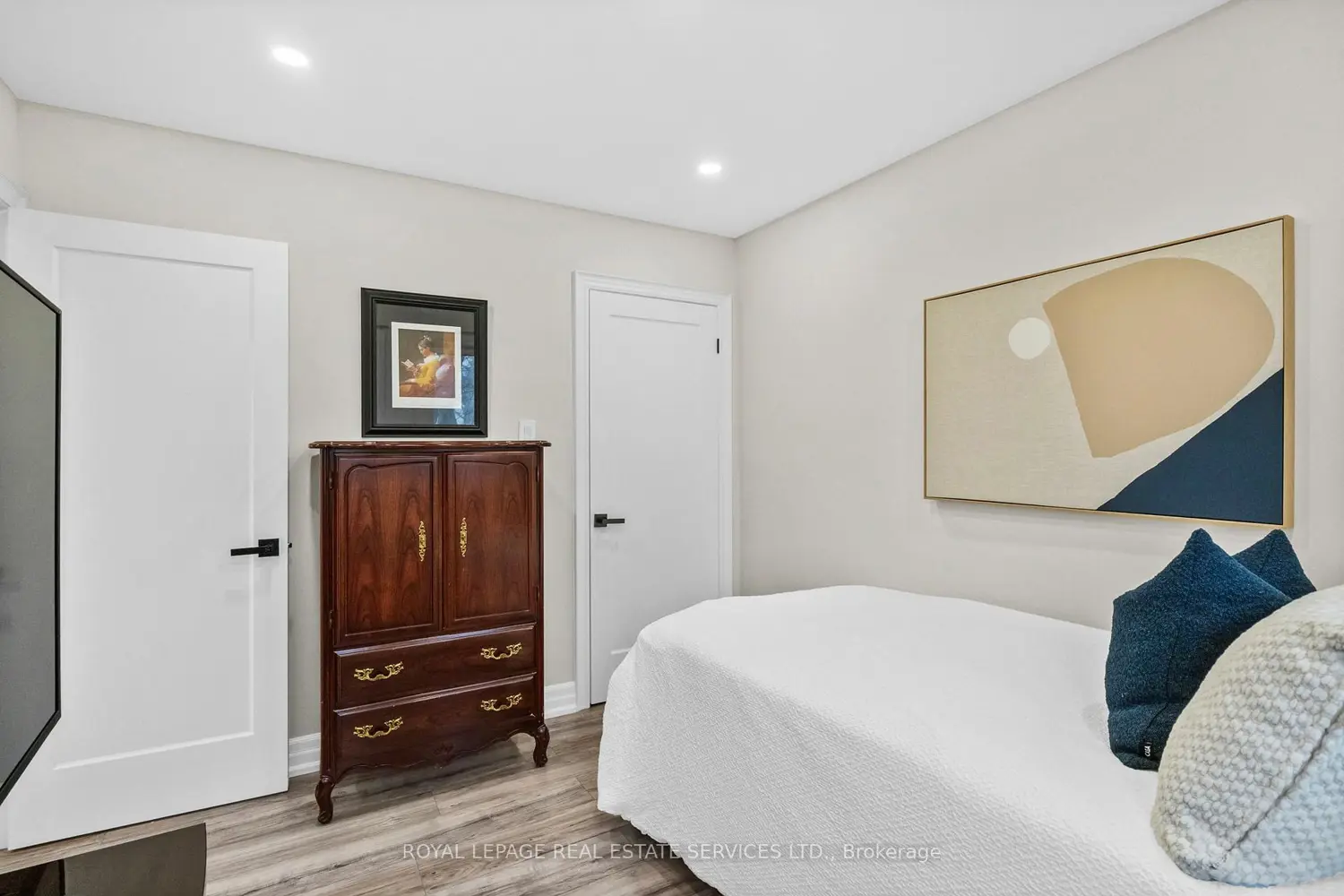 Additional image 4 of 1176 Jamesway Boulevard 22