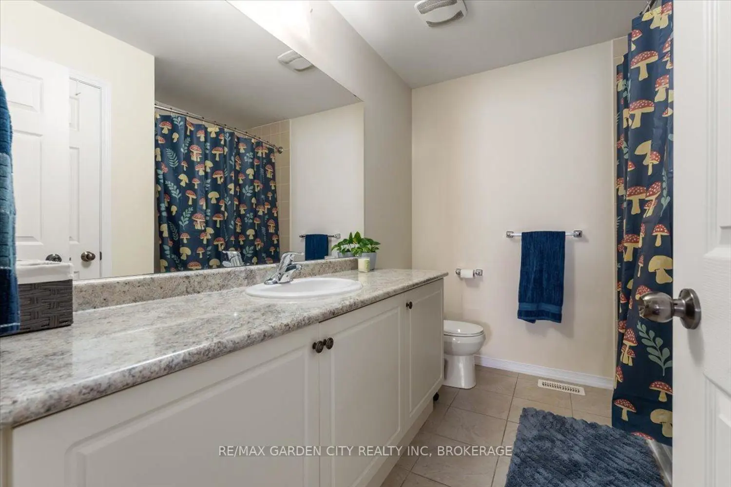 8648 Dogwood Crescent photo 3