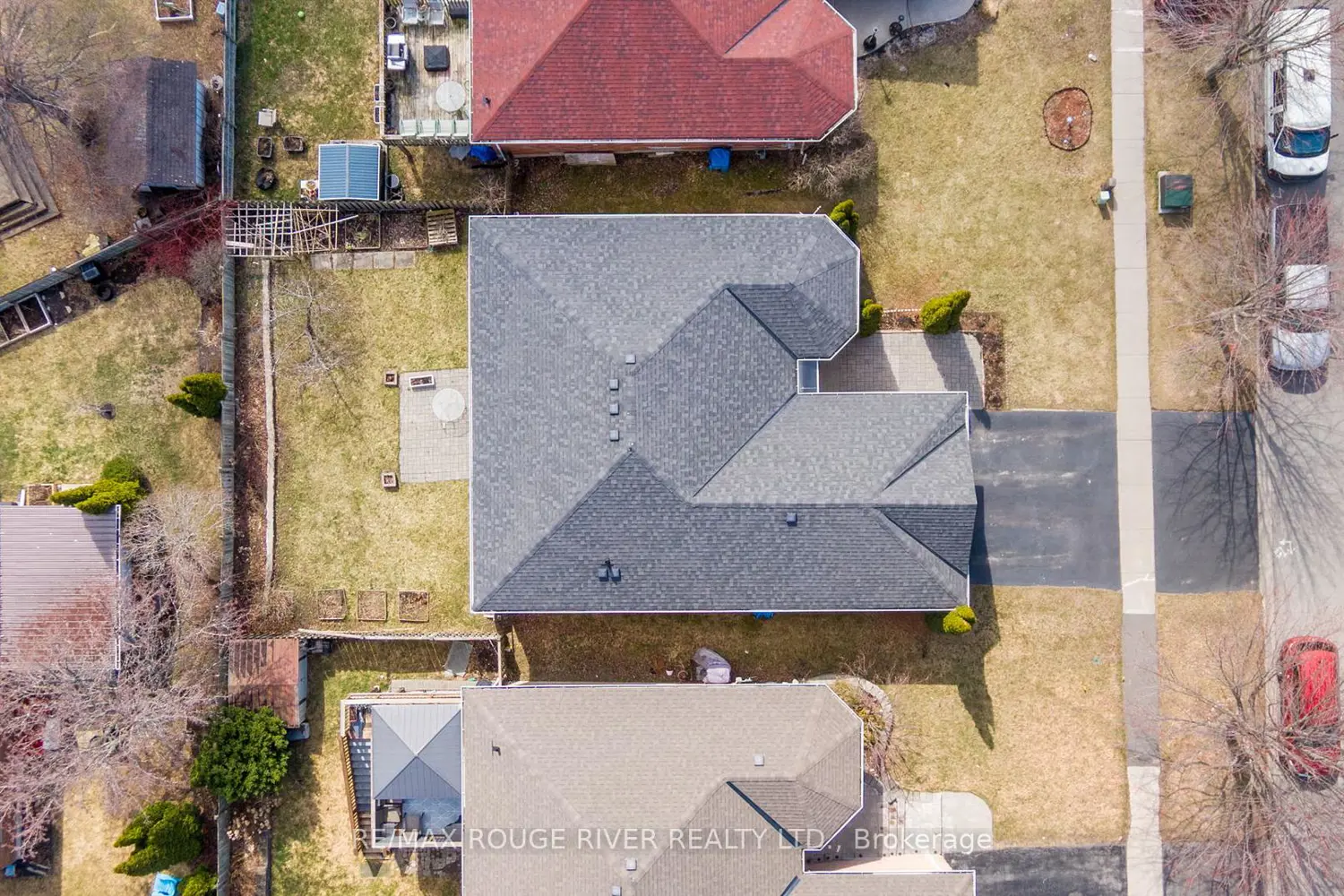 766 Munson Crescent photo 4