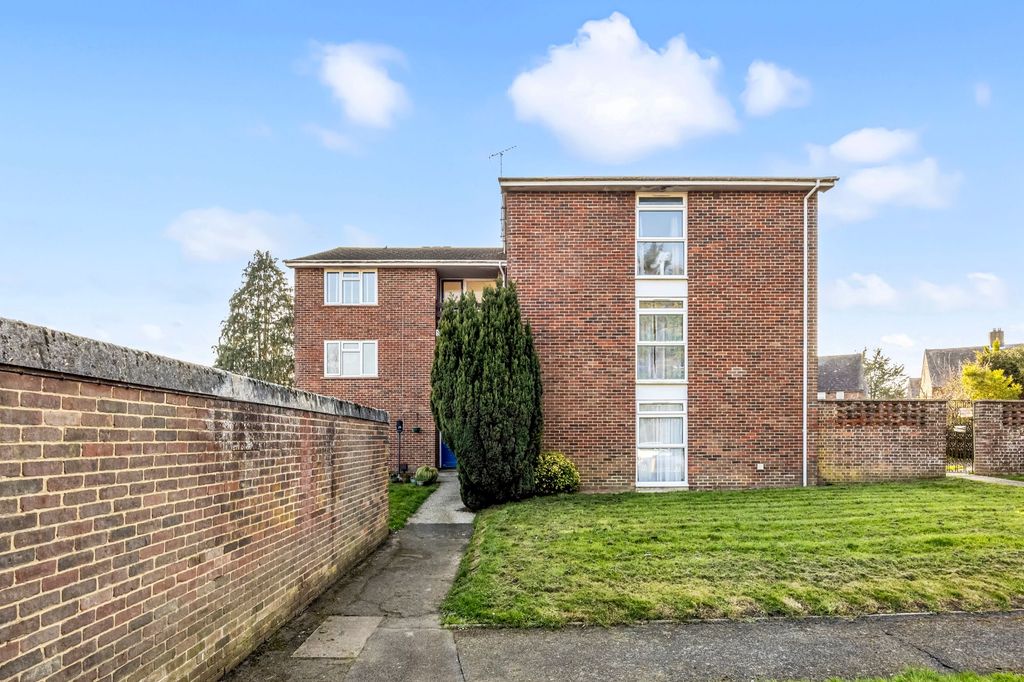 2 bed flat for saleSt. Cuthmans Road, Steyning BN44