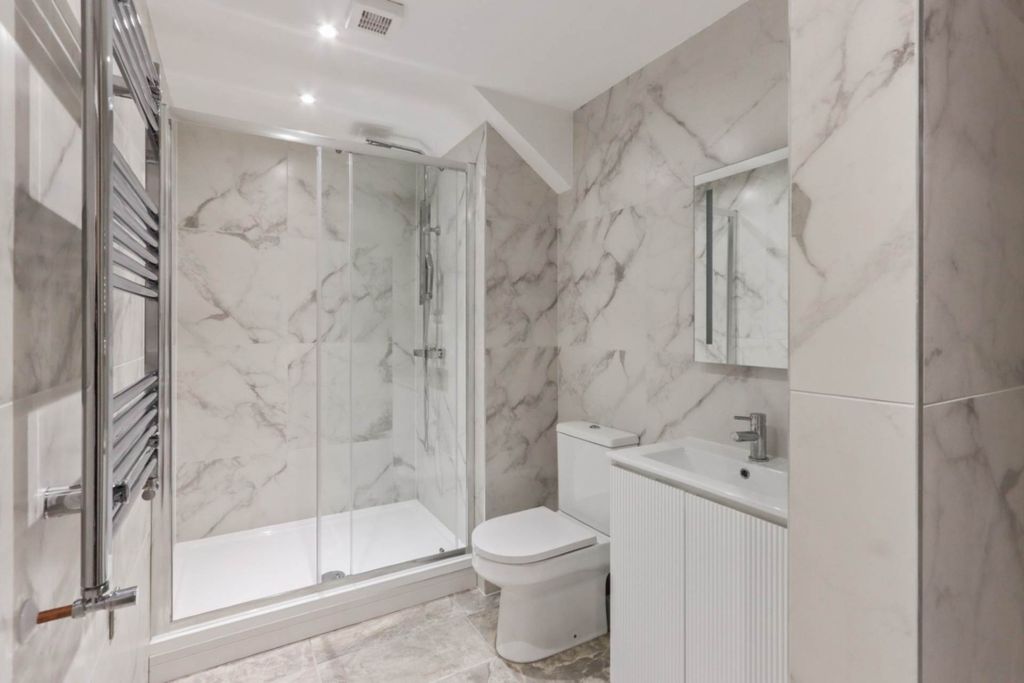 Additional image 5 of 1 bed flat for saleRye Road, Rye Park, Hoddesdon EN11