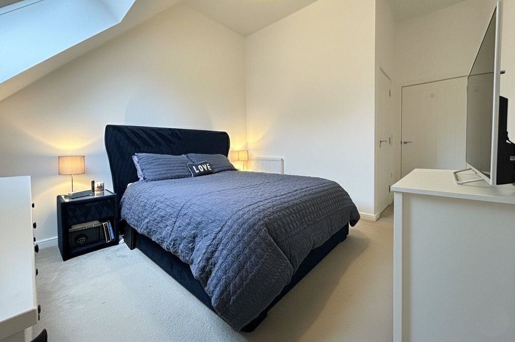 Additional image 9 of 2 bed flat for saleStation Road, Hook, Hampshire RG27
