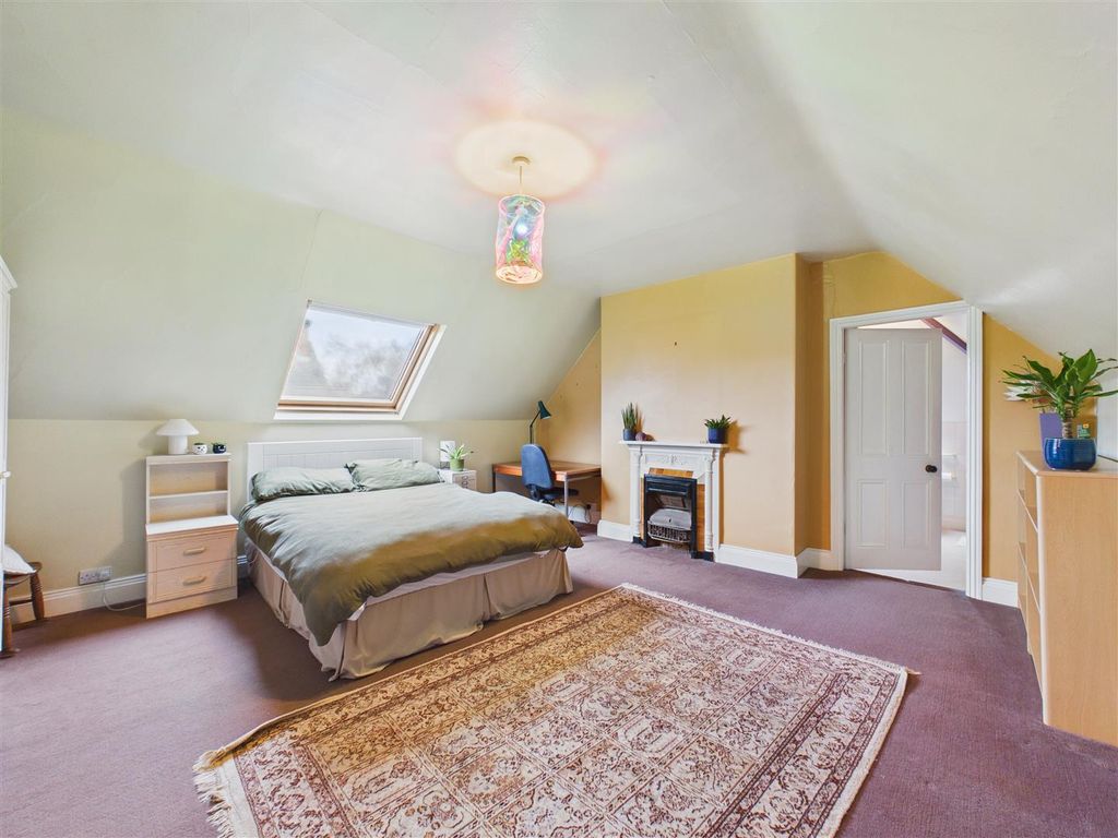 Additional image 18 of 5 bed semi-detached house for saleDavenport Avenue, Hessle HU13