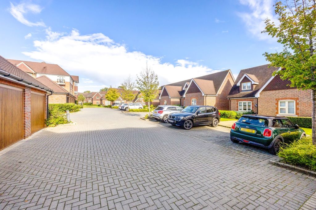 Additional image 20 of 2 bed flat for saleDurrants Drive, Faygate RH12