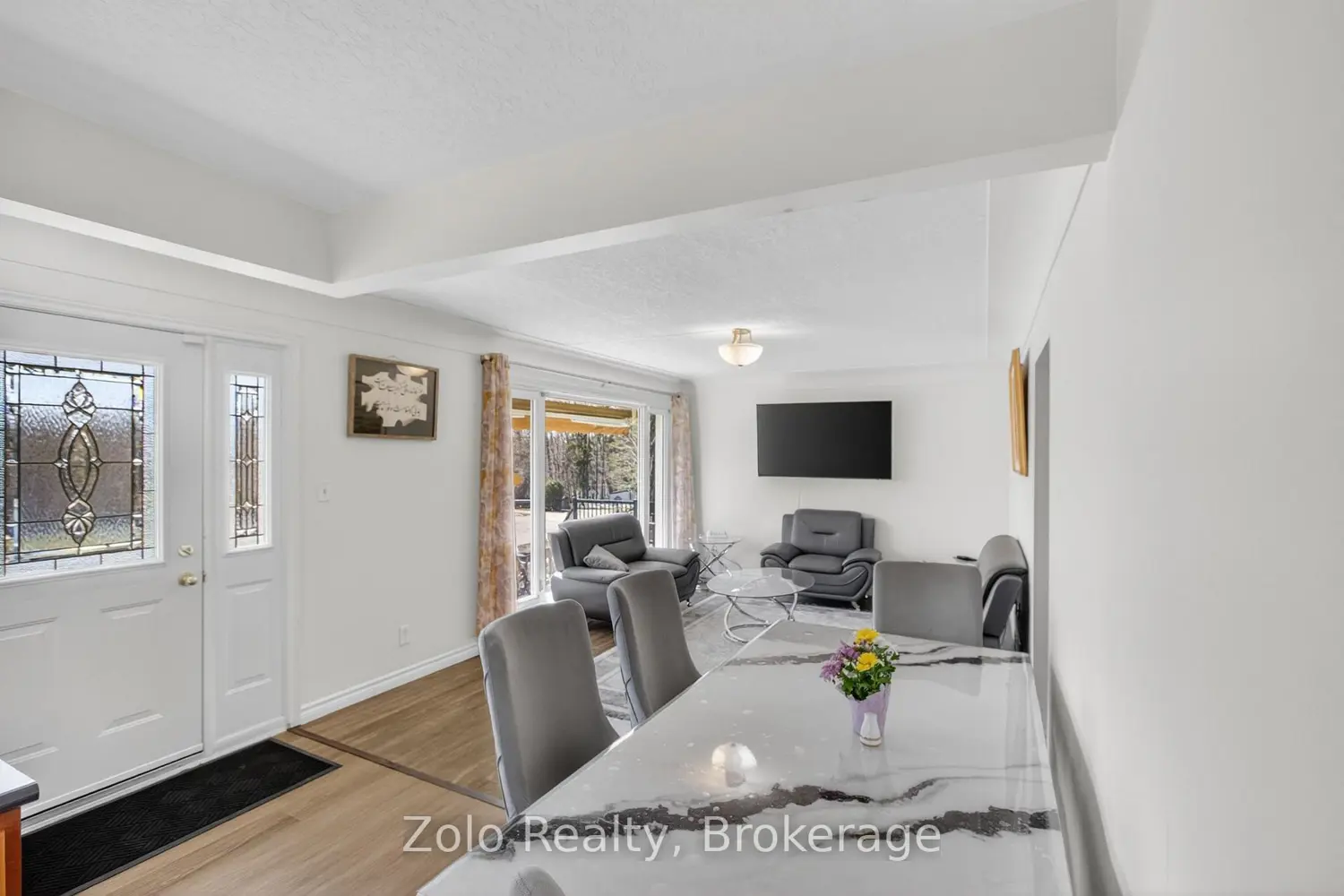 270 Mausser Avenue photo 2
