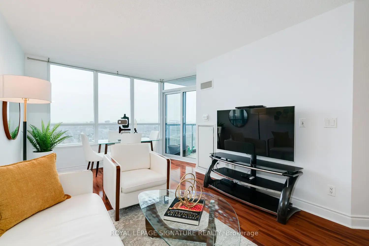15 Greenview Avenue 2408 photo 4