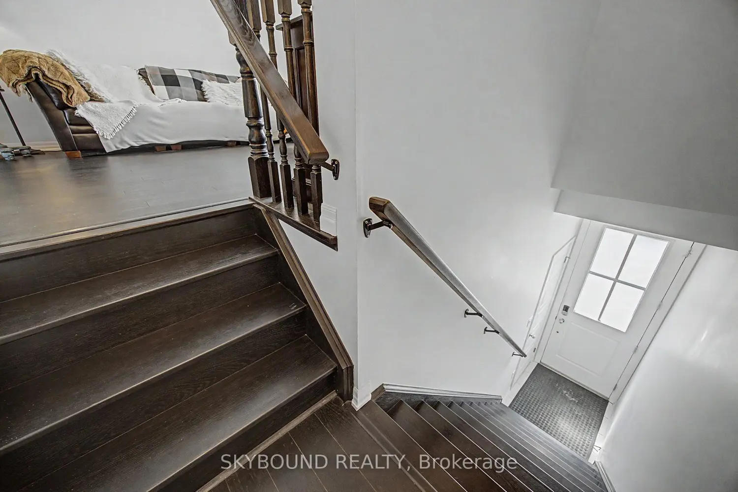 290 Barton Street 3 photo 2
