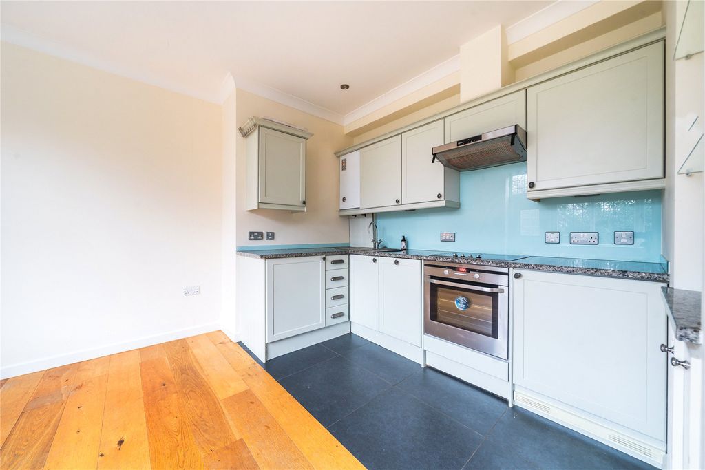Additional image 4 of 1 bed flat for saleHaslemere, Surrey GU27