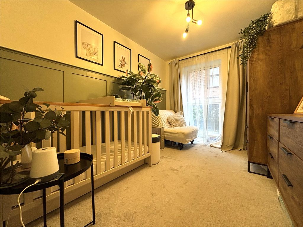 Additional image 7 of 2 bed flat for saleStation Road, Hook, Hampshire RG27