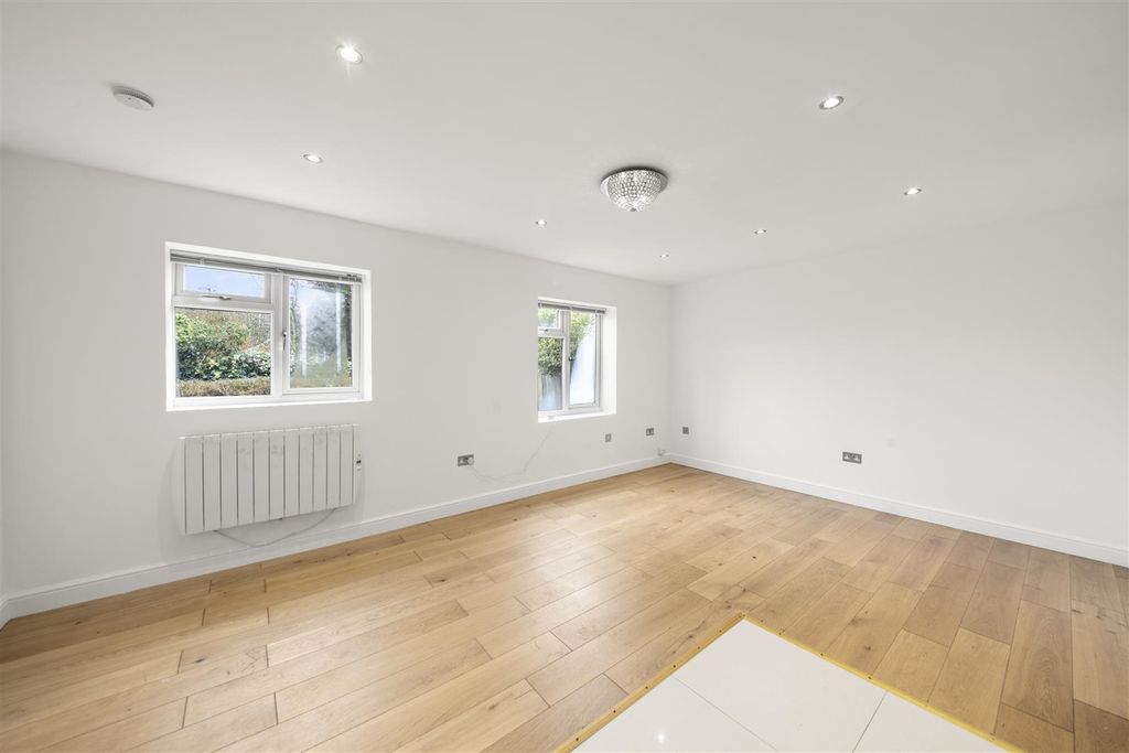 1 bed flat for saleConstable Close, Hayes UB4 photo 3