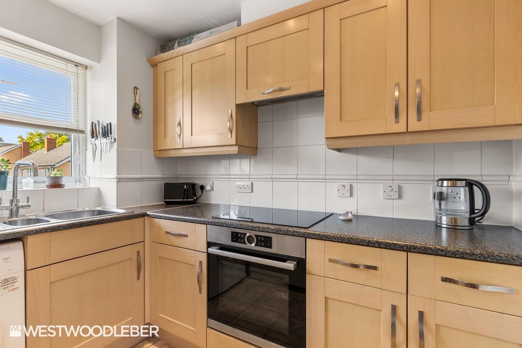 Additional image 12 of 3 bed flat for salePlomer Avenue, Hoddesdon EN11