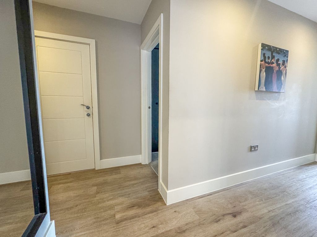 Additional image 15 of 2 bed flat for saleThe Swans, Ferry Road, Hullbridge SS5