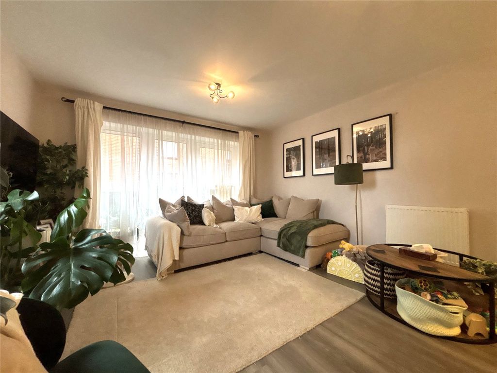 Additional image 4 of 2 bed flat for saleStation Road, Hook, Hampshire RG27