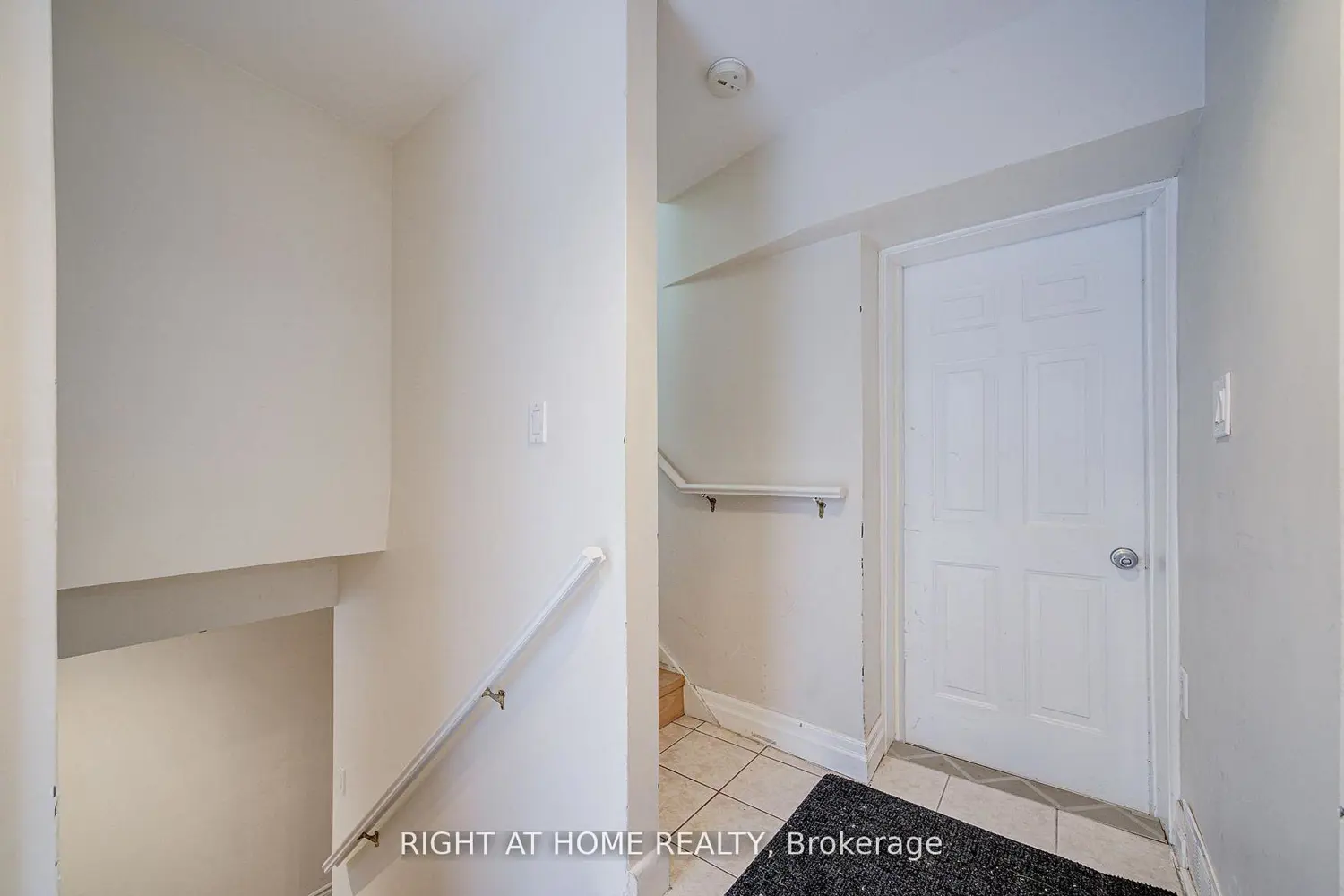 1445 Ryan Place photo 4